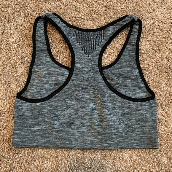 ❌SOLD❌ H&M Sports Bra - Picture 2 of 4